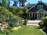 A Laurelhurst Hillside Garden