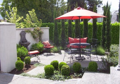 Spanish-Style Walled Courtyard (1)